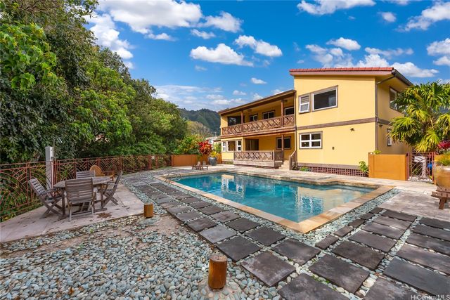 2956 Kaloaluiki Street A, Honolulu, HI 96822