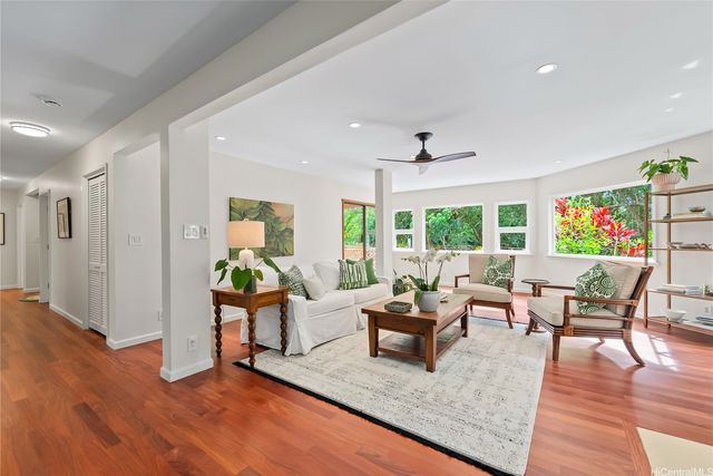 2956 Kaloaluiki Street A, Honolulu, HI 96822