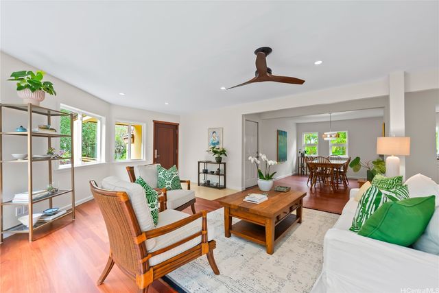 2956 Kaloaluiki Street A, Honolulu, HI 96822