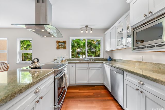 2956 Kaloaluiki Street A, Honolulu, HI 96822