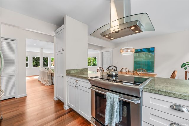 2956 Kaloaluiki Street A, Honolulu, HI 96822