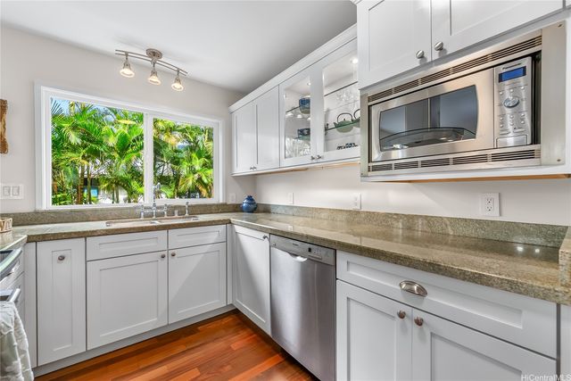 2956 Kaloaluiki Street A, Honolulu, HI 96822