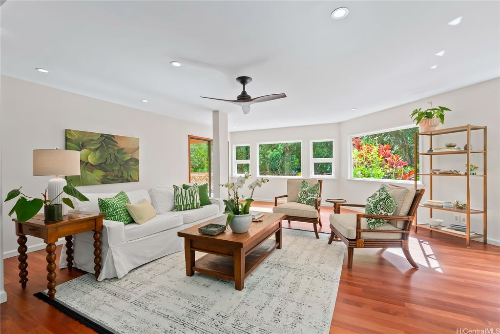 2956 Kaloaluiki Street A, Honolulu, HI 96822