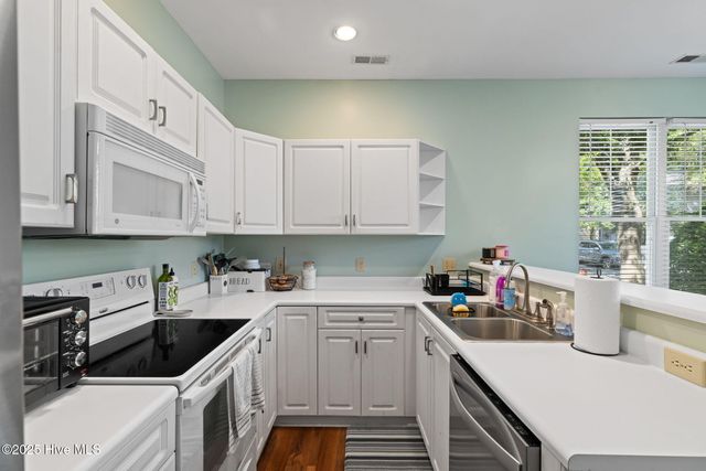 5813 Wrightsville Avenue Apt 124, Wilmington, NC 28403