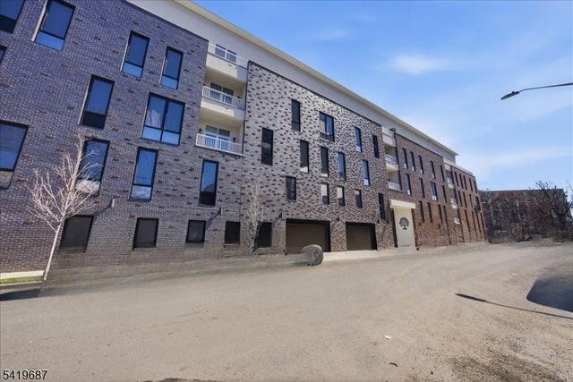 21 Lincoln Park LL2, Newark City, NJ 07102