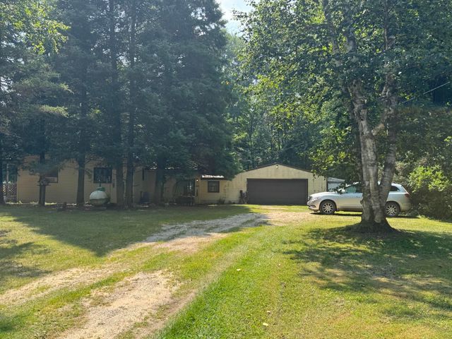 6350 E Cadillac Road, Falmouth, MI 49632