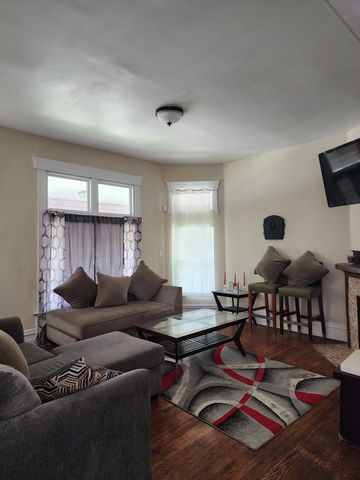 435 W Winneconna Parkway, Chicago, IL 60620