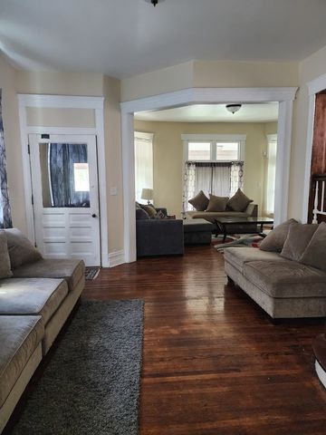 435 W Winneconna Parkway, Chicago, IL 60620