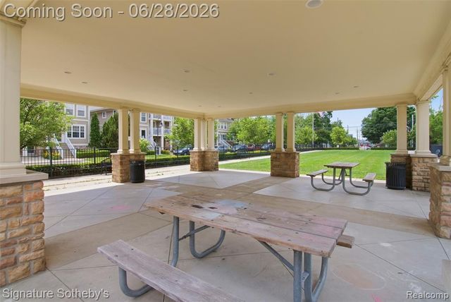 1091 Beaver Run, Troy, MI 48083