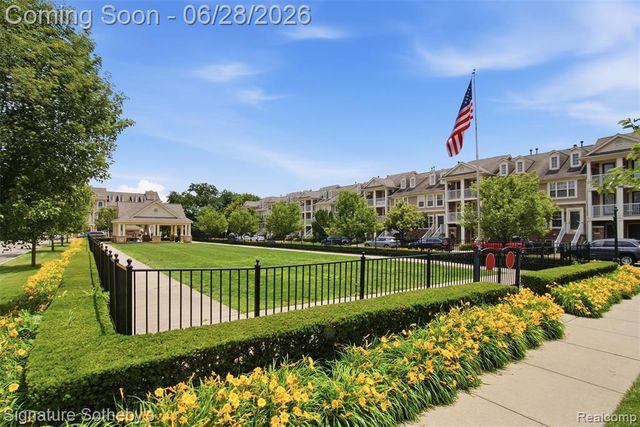 1091 Beaver Run, Troy, MI 48083