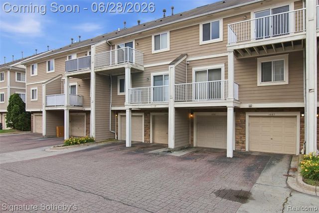 1091 Beaver Run, Troy, MI 48083