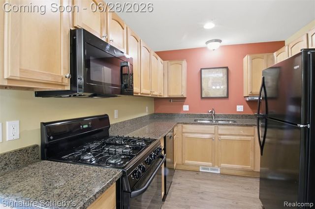 1091 Beaver Run, Troy, MI 48083