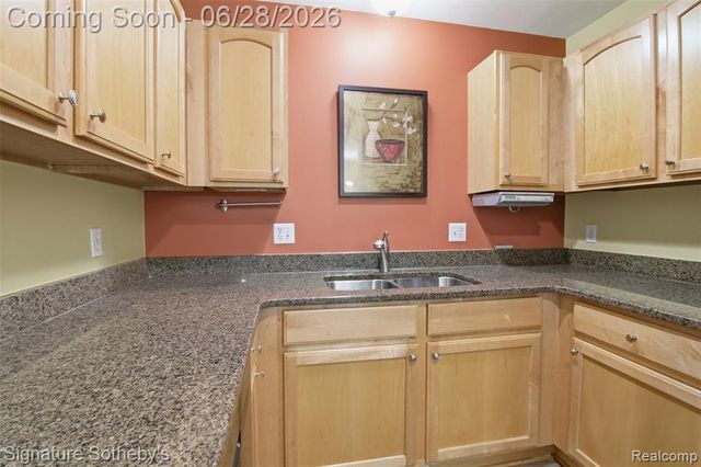 1091 Beaver Run, Troy, MI 48083