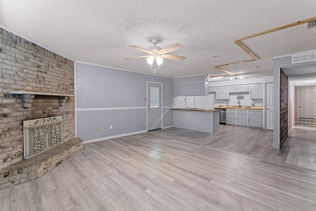223 Countryside Drive, Arlington, TX 76014
