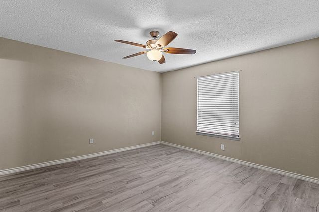 223 Countryside Drive, Arlington, TX 76014