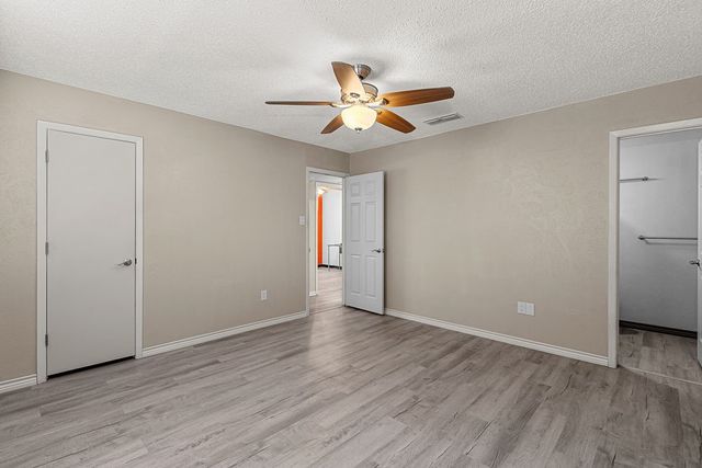 223 Countryside Drive, Arlington, TX 76014