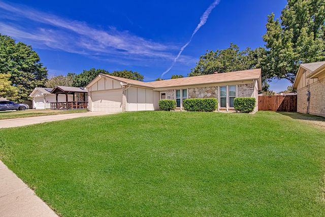 223 Countryside Drive, Arlington, TX 76014