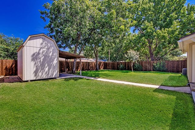 223 Countryside Drive, Arlington, TX 76014