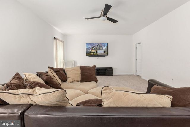 5812 SPRUCE VALLEY DR, Fredericksburg, VA 22407