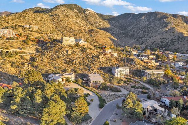 13451 Desert Hills Place NE, Albuquerque, NM 87111