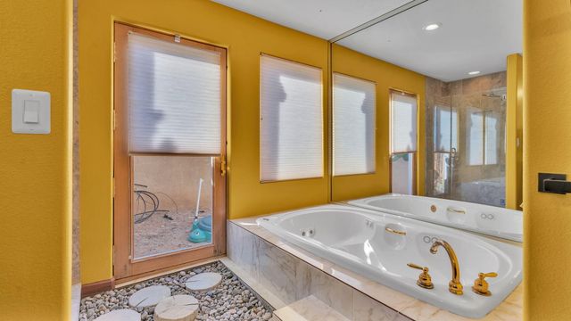 13451 Desert Hills Place NE, Albuquerque, NM 87111