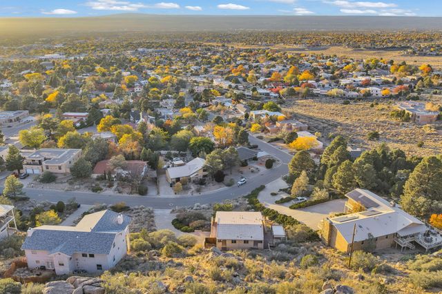 13451 Desert Hills Place NE, Albuquerque, NM 87111