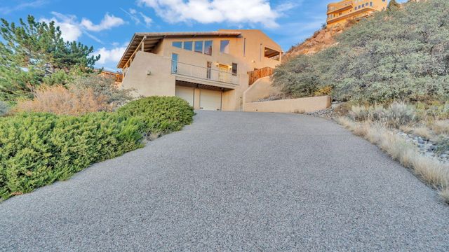 13451 Desert Hills Place NE, Albuquerque, NM 87111