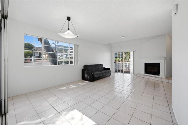 14380 Foothill Blvd 1, Los Angeles, CA 91342