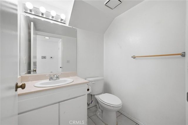 14380 Foothill Blvd 1, Los Angeles, CA 91342
