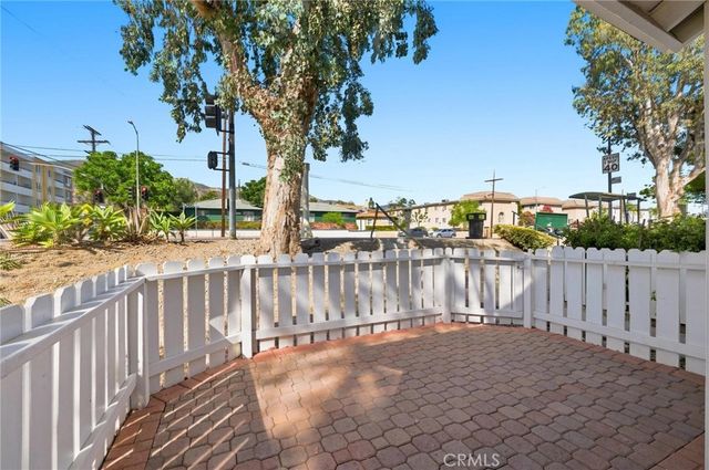 14380 Foothill Blvd 1, Los Angeles, CA 91342
