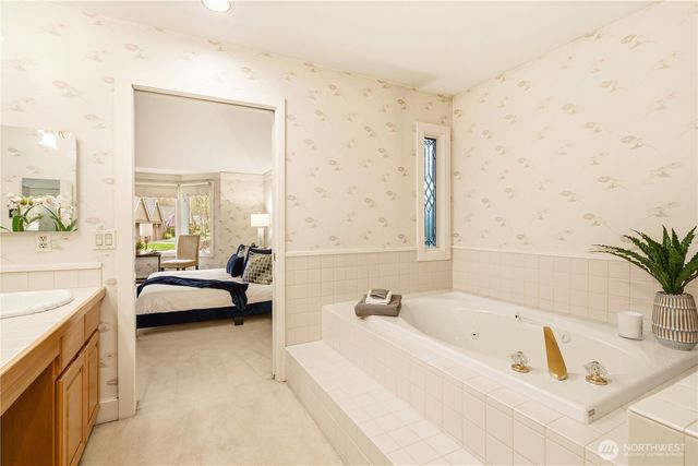 1726 Bellevue Way NE, Bellevue, WA 98004