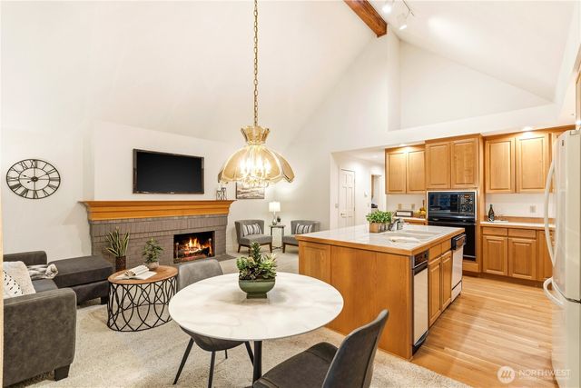 1726 Bellevue Way NE, Bellevue, WA 98004