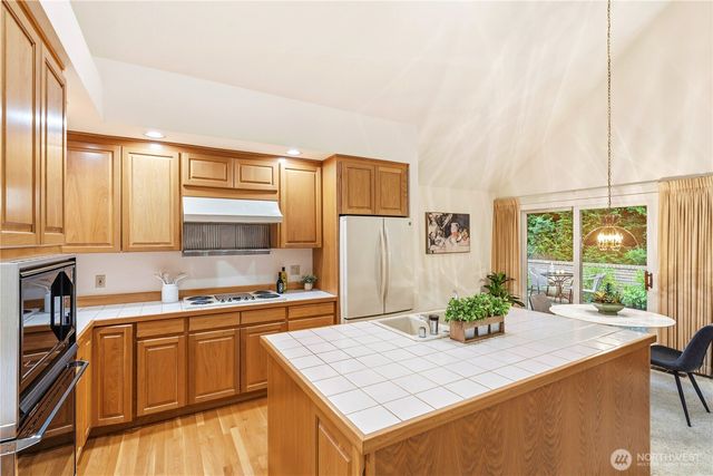 1726 Bellevue Way NE, Bellevue, WA 98004