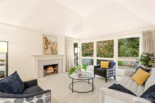 1726 Bellevue Way NE, Bellevue, WA 98004