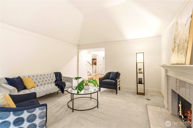 1726 Bellevue Way NE, Bellevue, WA 98004