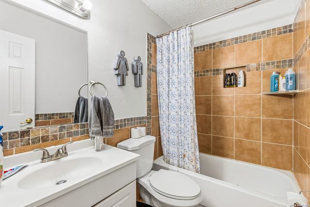 6650 Grist Mill St, Leon Valley, TX 78238