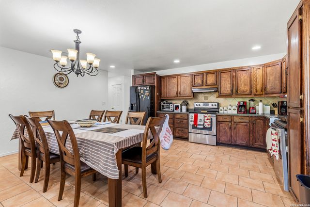 6650 Grist Mill St, Leon Valley, TX 78238