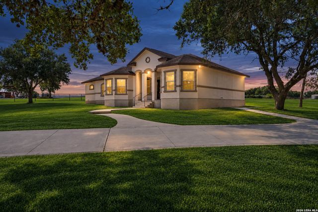 353 BIG OAK DR, Adkins, TX 78101