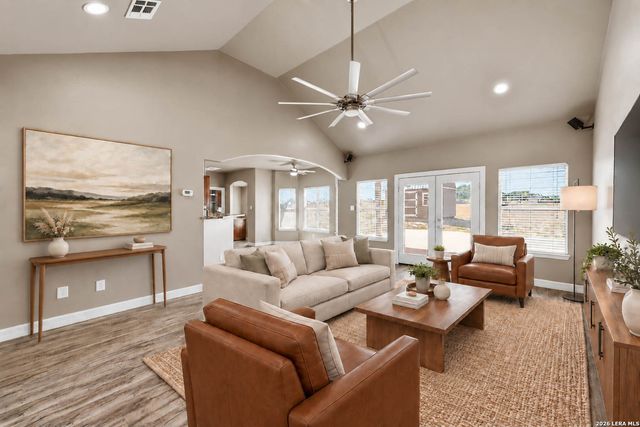 353 BIG OAK DR, Adkins, TX 78101