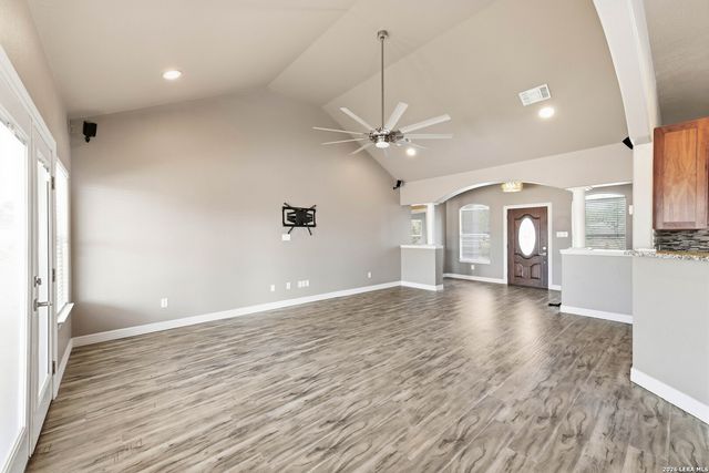353 BIG OAK DR, Adkins, TX 78101