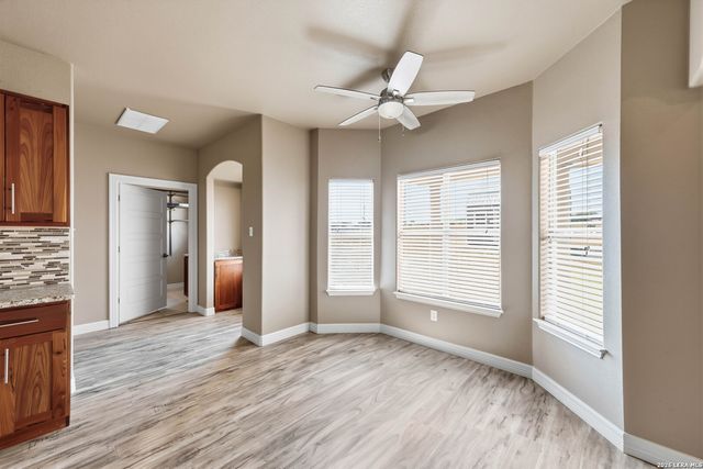 353 BIG OAK DR, Adkins, TX 78101