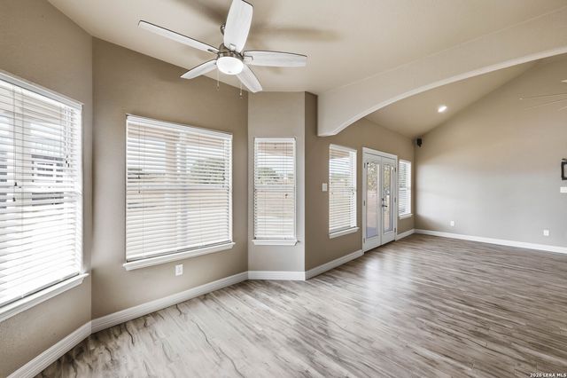 353 BIG OAK DR, Adkins, TX 78101