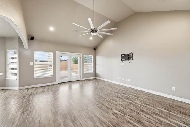 353 BIG OAK DR, Adkins, TX 78101