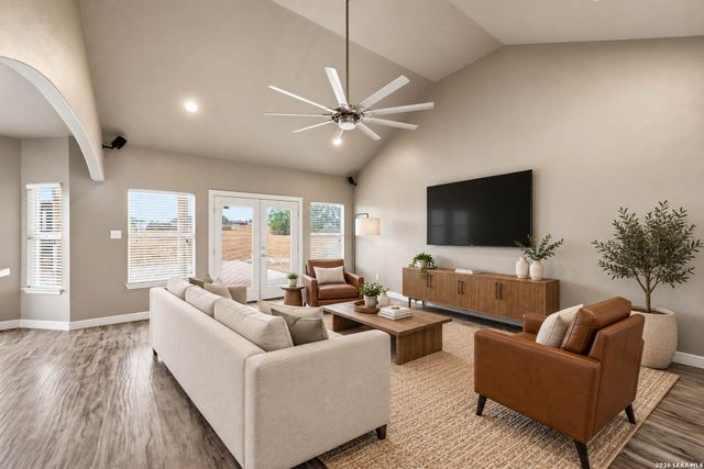 353 BIG OAK DR, Adkins, TX 78101