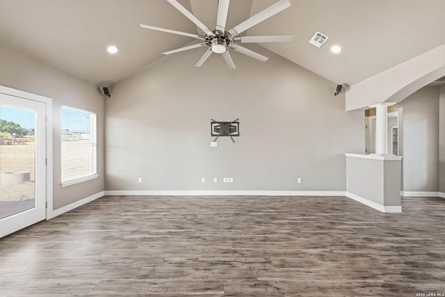 353 BIG OAK DR, Adkins, TX 78101