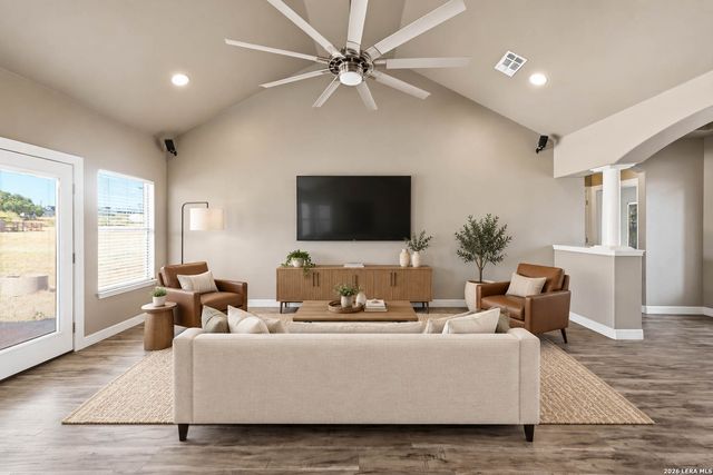 353 BIG OAK DR, Adkins, TX 78101