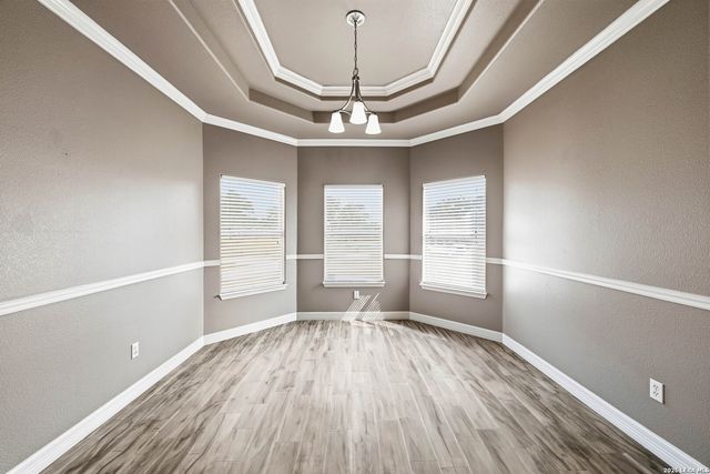 353 BIG OAK DR, Adkins, TX 78101