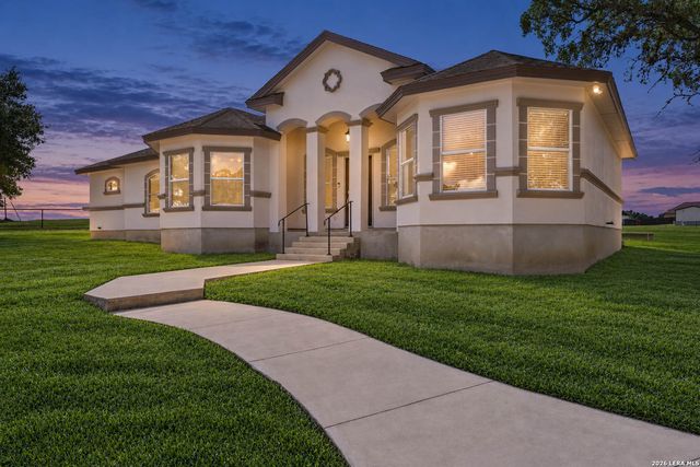 353 BIG OAK DR, Adkins, TX 78101