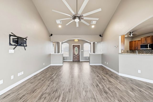 353 BIG OAK DR, Adkins, TX 78101