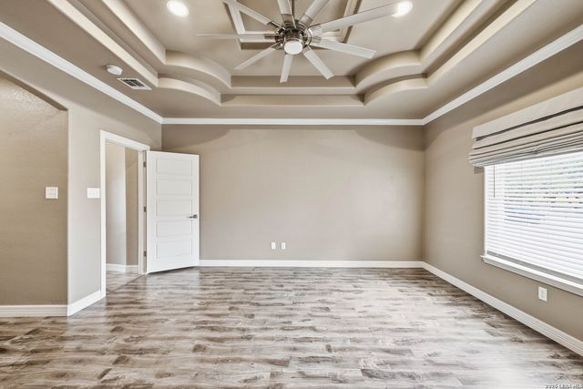 353 BIG OAK DR, Adkins, TX 78101